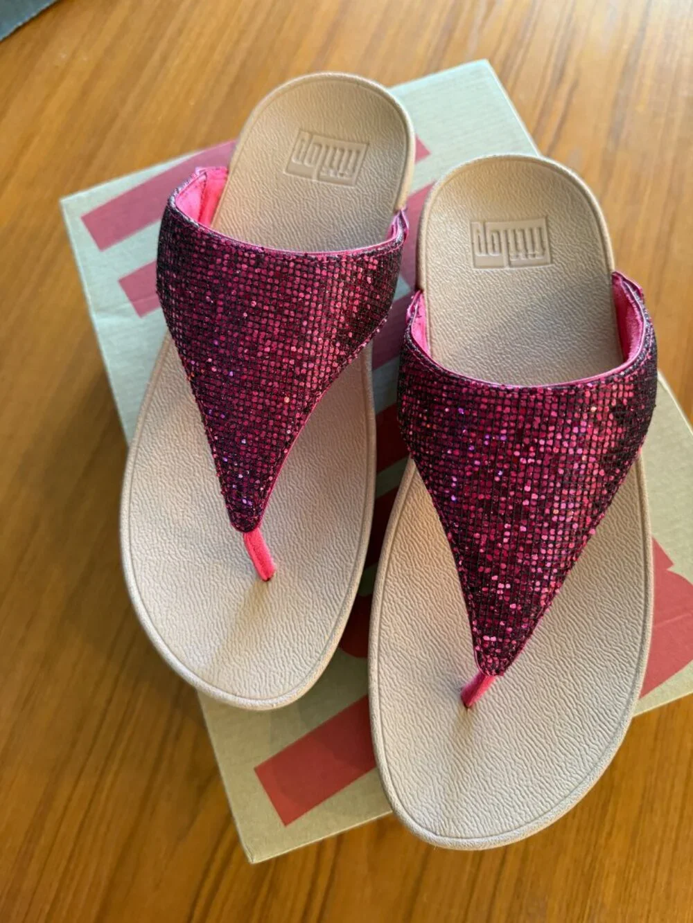 NIB FitFlop Lulu Glitterball Toe-Post Sandals - Raspberry 7.5